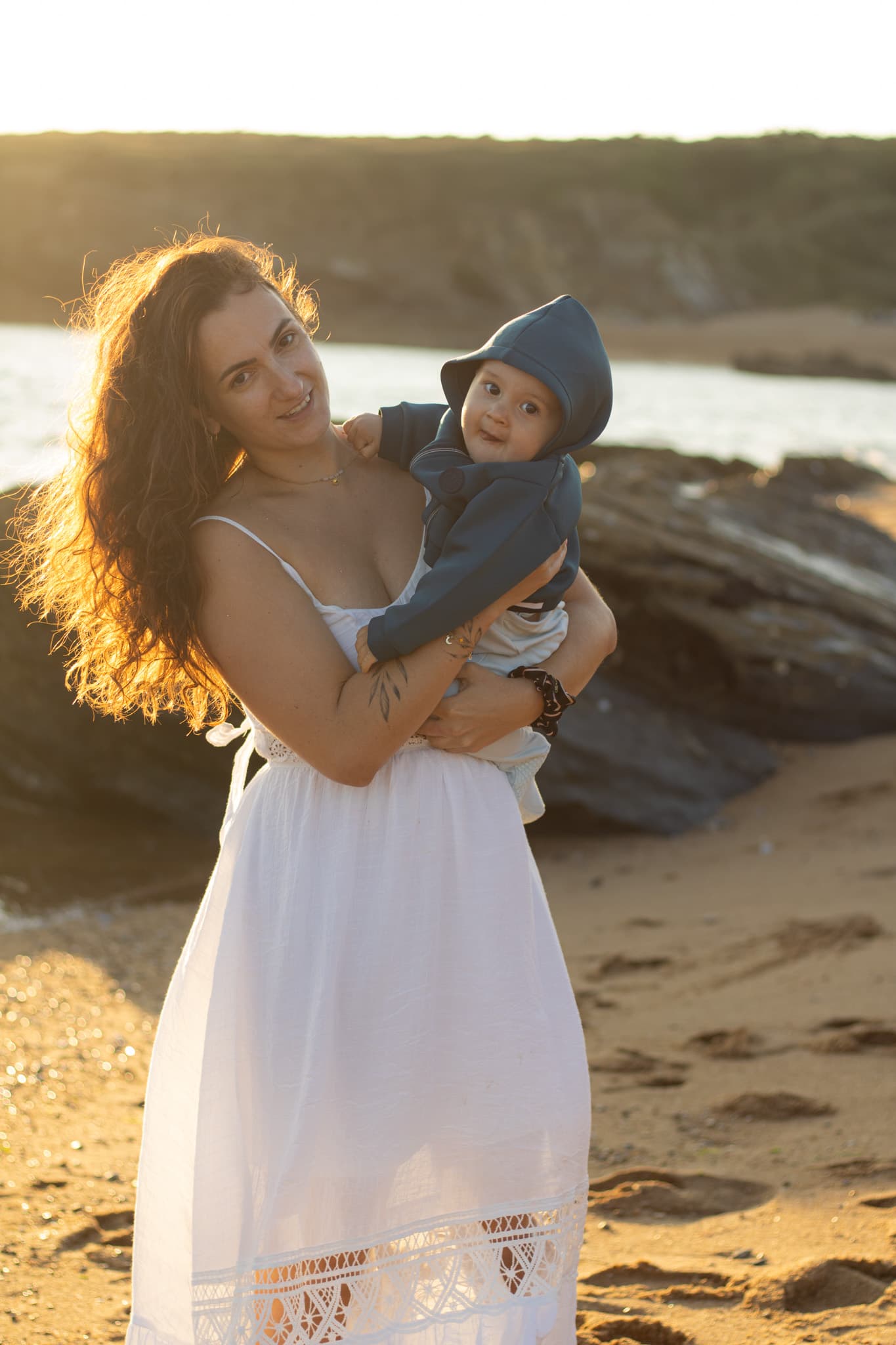 Famille dans un jardin